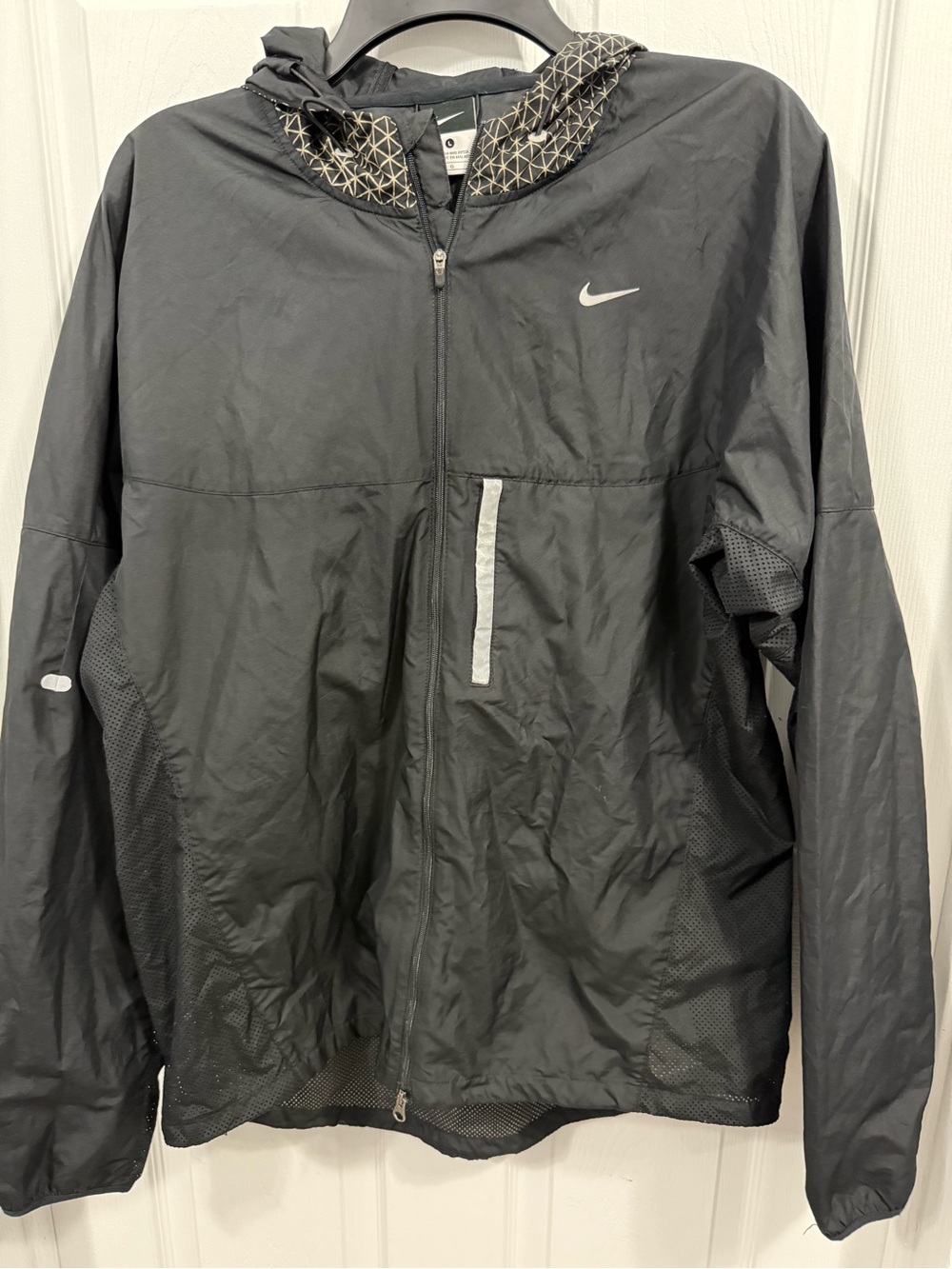 Nike Black Hooded Running Jacket with Reflective Accents
